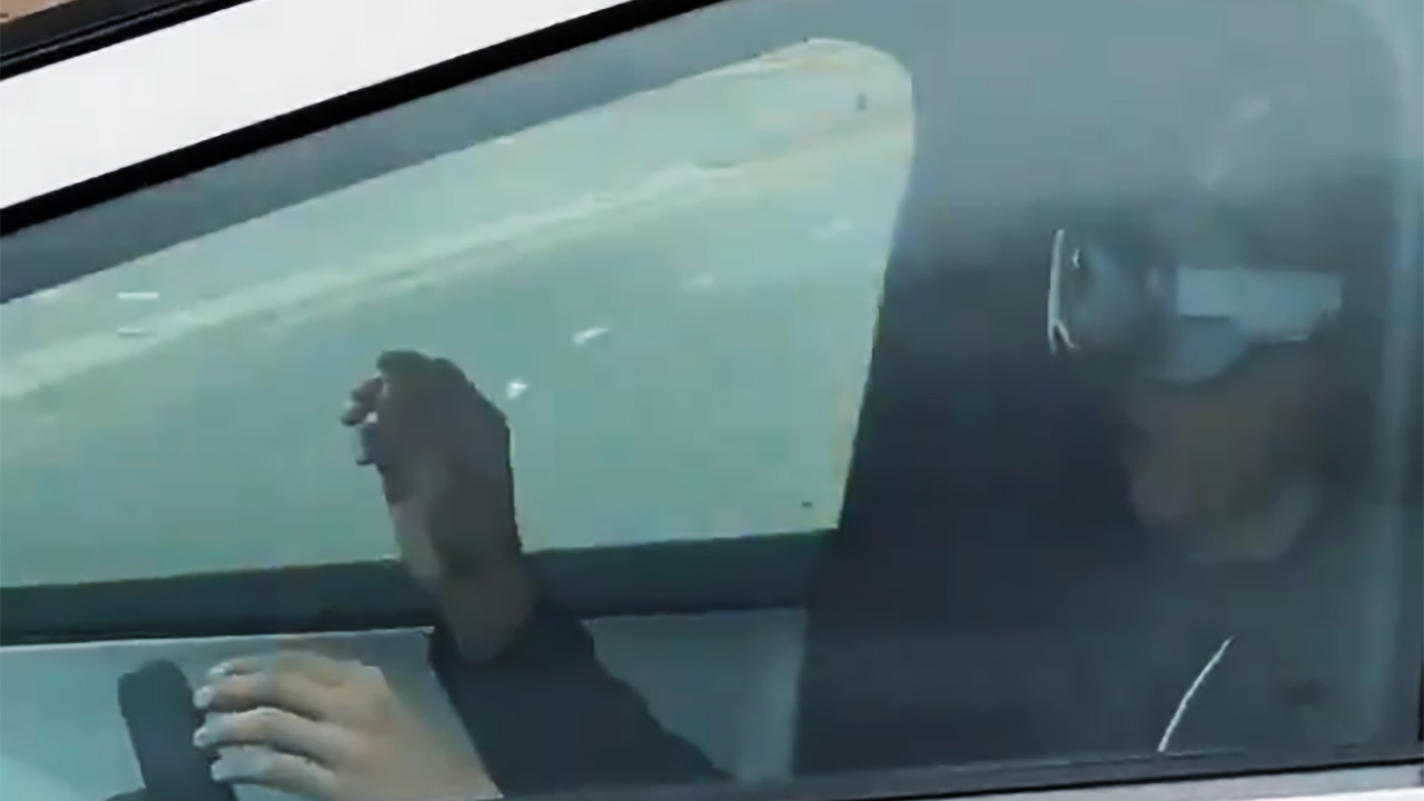 Tesla Autopilot e Apple Vision Pro, c'&egrave; chi sta gi&agrave; facendo (stupidi) esperimenti
