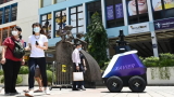 Poliziotti robot: a Singapore è già operativo "Xavier" contro incivili e assembramenti | VIDEO