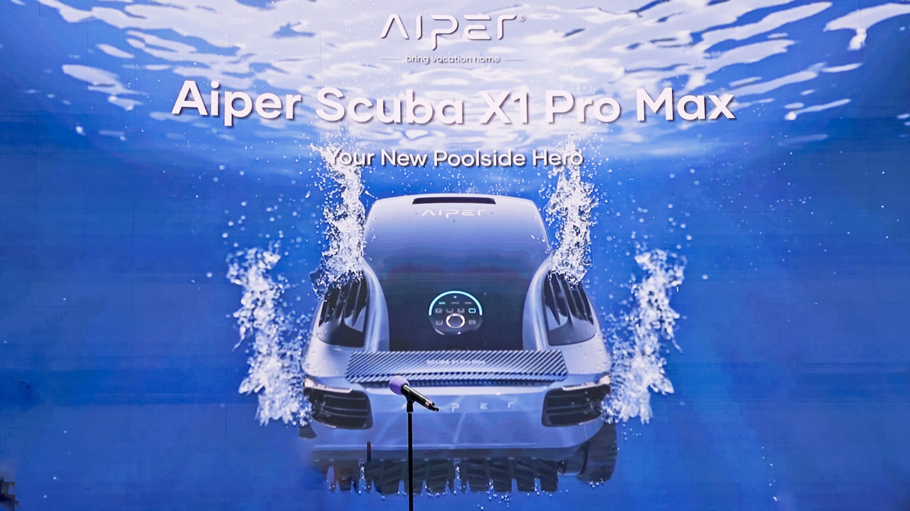 Aiper Scuba X1 Pro Max: il robot all-in-one che pulisce tutta la piscina, anche la superficie