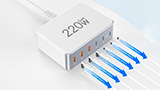 Sembra impossibile ma è sceso ancora: a 22,79 torna il super caricatore multiplo da 220W (ok anche per MacBook)