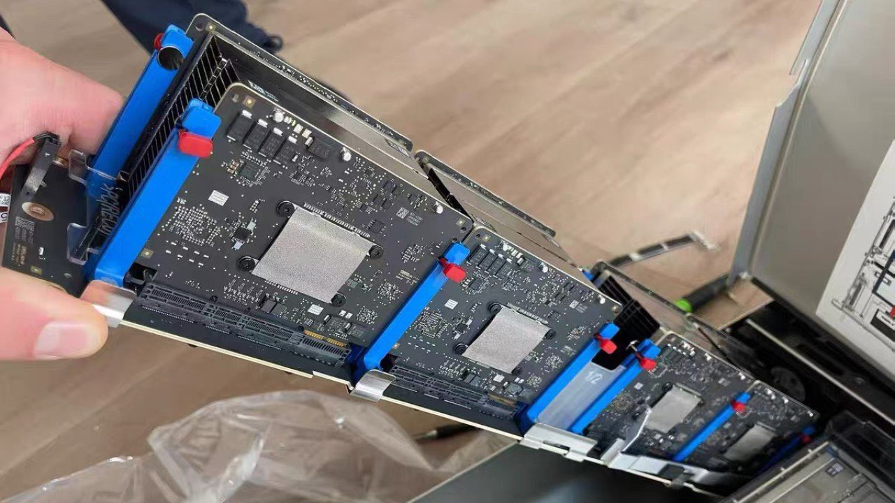 Il server AI di Apple ha 32 chip per telaio: le prime foto interne, ma non si sa quale SoC