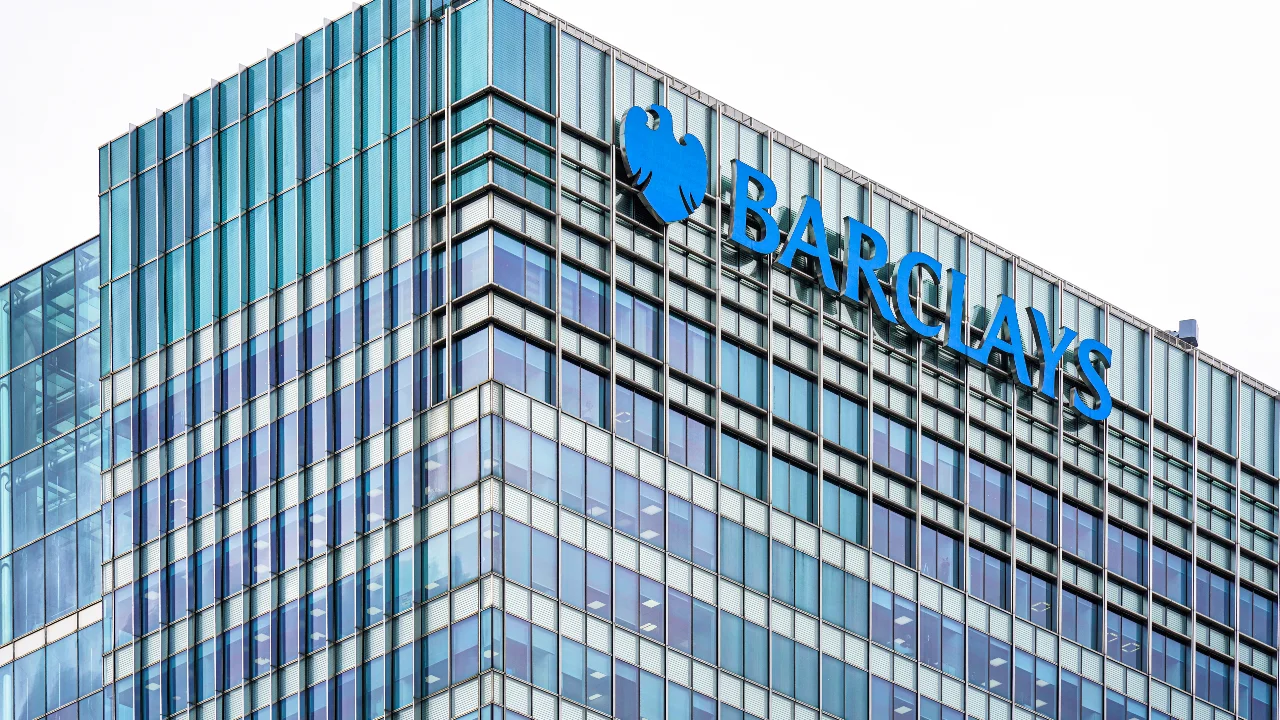 Barclays taglia 5.000 posti di lavoro: l'AI inizia a pesare sui costi della banca