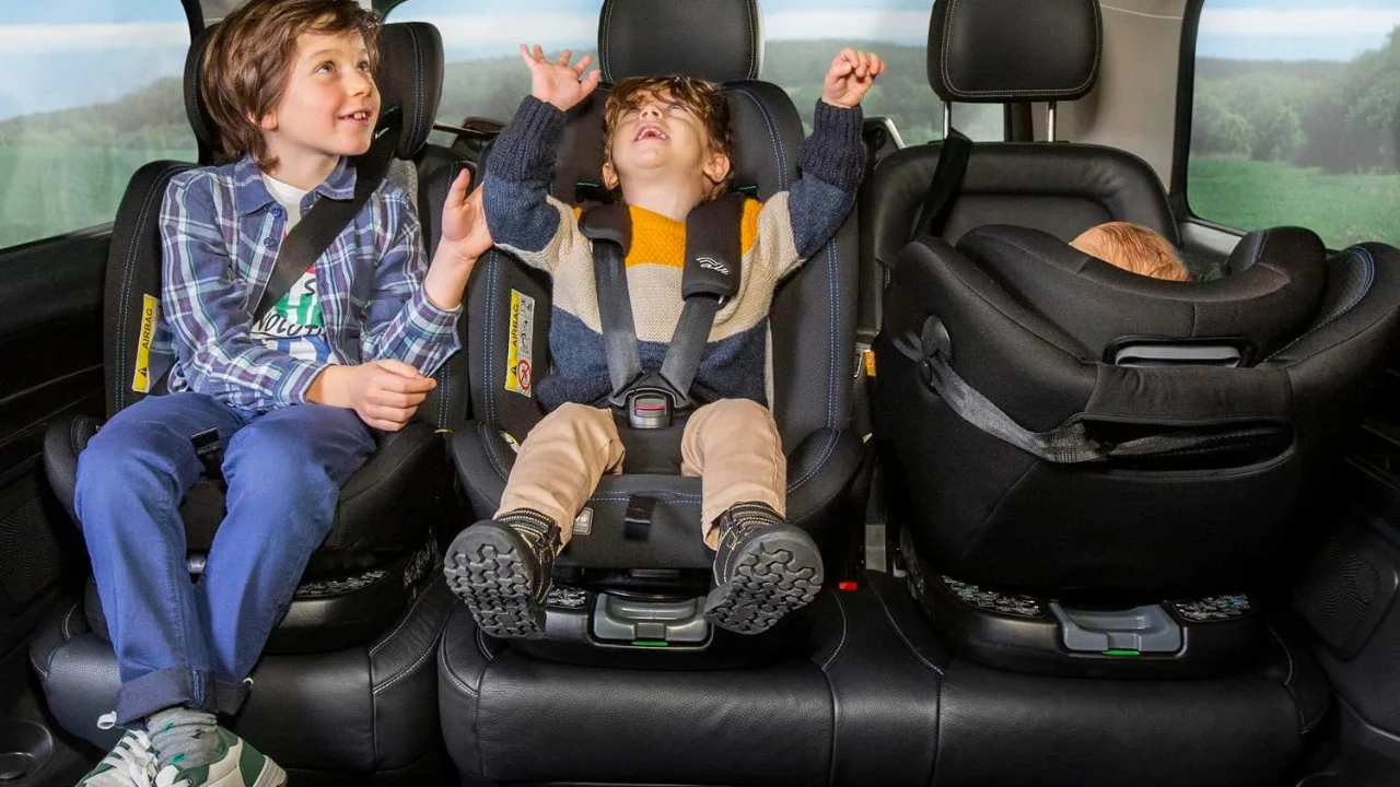 Seggiolini auto i-Size da 0 a 12 anni in offerta Amazon: Miophy girevole a 360° a 119,50€ contro Chicco Unico Evo a 198,90€