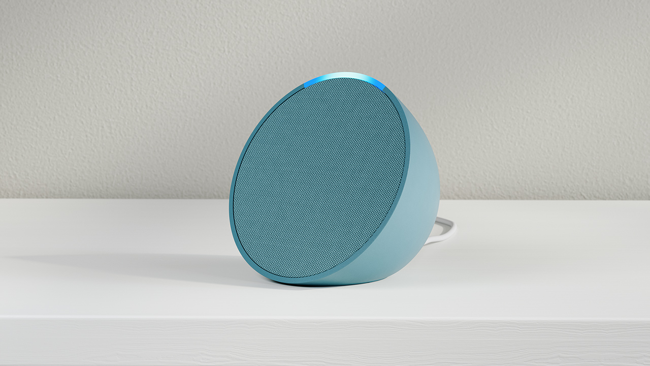 Super sconto casa smart: Alexa Echo Dot + 2 Lampadine intelligenti Philips  Hue White