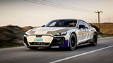 Audi mostra la nuova e-tron GT, migliora in prestazioni, autonomia e ricarica