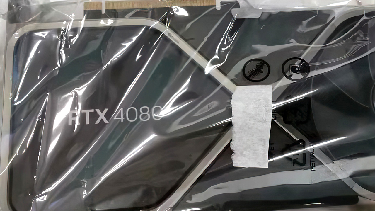 Presunta GeForce RTX 4080 Founders Edition appare in uno scatto: foto vera o fake?
