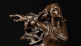 Cadillac, il ritorno della Dea: dopo 60 anni di assenza, l'iconico ornamento tornerà sulla Celestiq EV  
