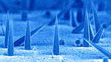 Piramidi nanoscopiche per comunicazioni ottiche on-chip