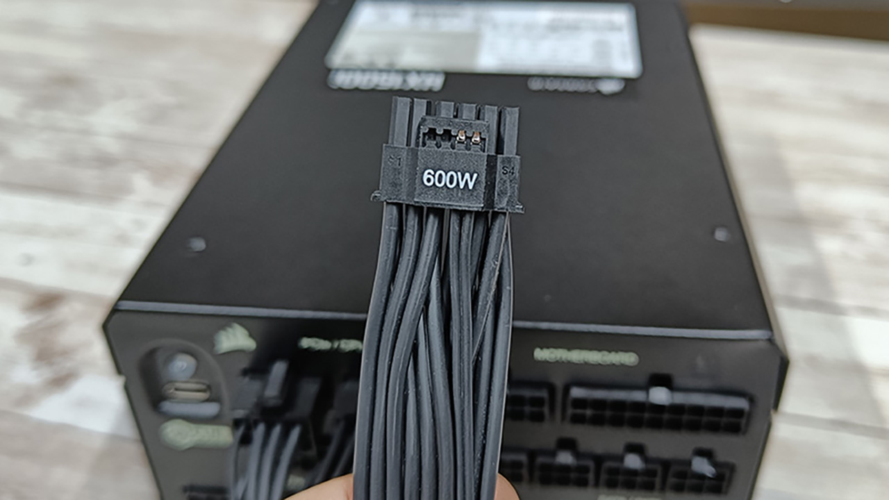 Connettore 12VHPWR sulle nuove GeForce RTX 4000: Intel ha scelto il design per un miglior contatto