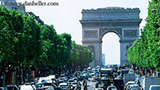 Parigi vieta la circolazione alle auto più vecchie di 19 anni