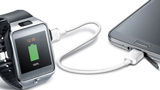 Da Samsung un cavo per caricare uno smartwatch (e non solo) con il proprio smartphone