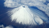 Salvato due volte sul Monte Fuji: la folle impresa di uno studente per recuperare il suo smartphone