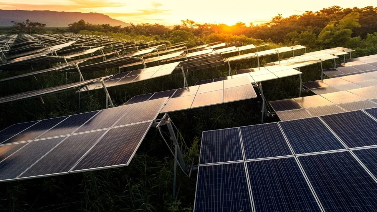 Un nanorivestimento per celle solari: antiriflesso, autopulente e in grado di aumentare la produzione  