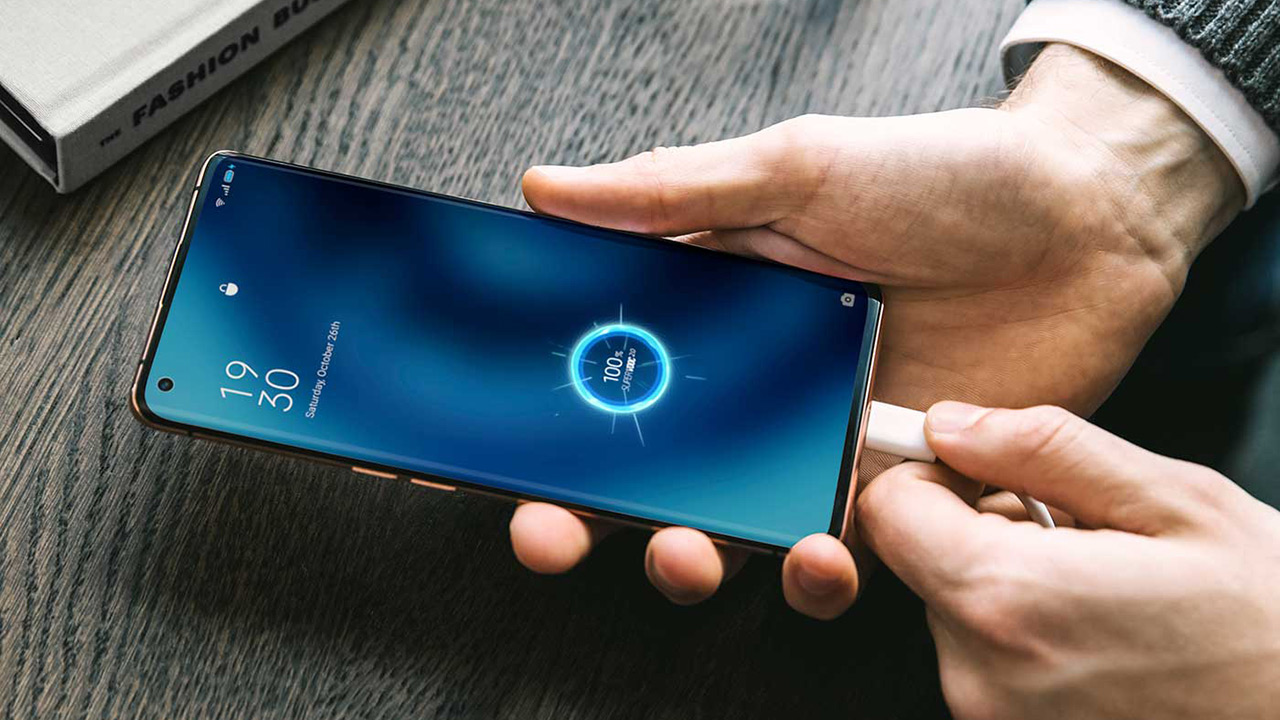 OPPO prepara la ricarica da 300W: da 0 a 100% in soli 5 minuti 