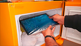 Surface Pro 4 messi in freezer per risolvere i problemi di flickering. Non fatelo!