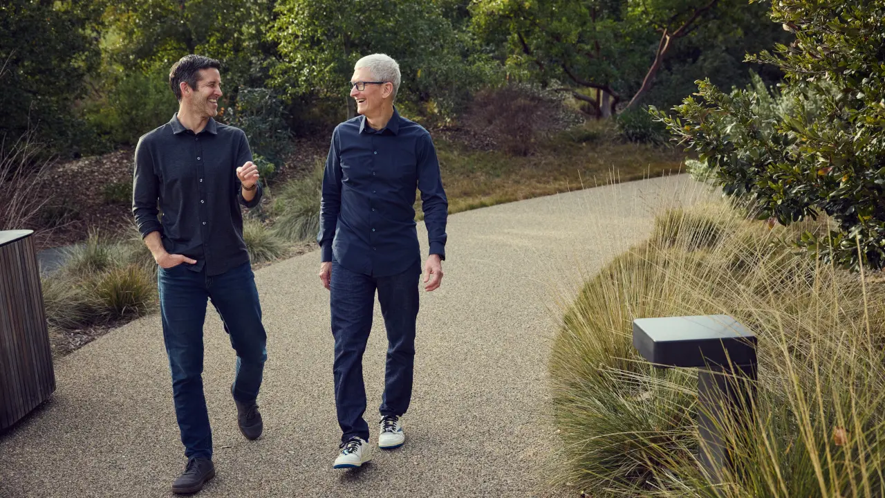 Apple cambia tutto: Tim Cook lascia il trono, John Ternus nuovo CEO da settembre