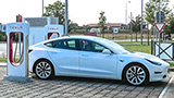 Supercharger aperti anche ai veicoli non Tesla: è il futuro in un tweet di Musk