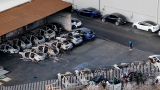 Incendio al Tesla Center di Roma: un gruppo di anarchici italiani rivendica il rogo con una lettera online