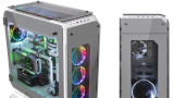 Thermaltake, case full-tower View 71 Snow Edition: tanto bianco e vetro fumé