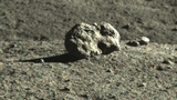 Risolto il ''mistero'' della strana struttura vista dal rover cinese Yutu-2 sulla Luna: era una roccia