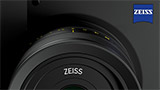 Anche Zeiss fa la sua Full Frame e mette Lightroom a bordo