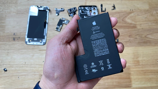 iPhone 12 Pro Max, confermate le specifiche della batteria in un