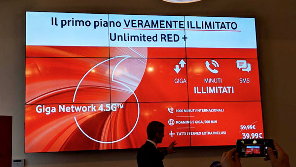 Vodafone batte tutti con “special minuti 30 GB”: super offerta da 6€ al mese