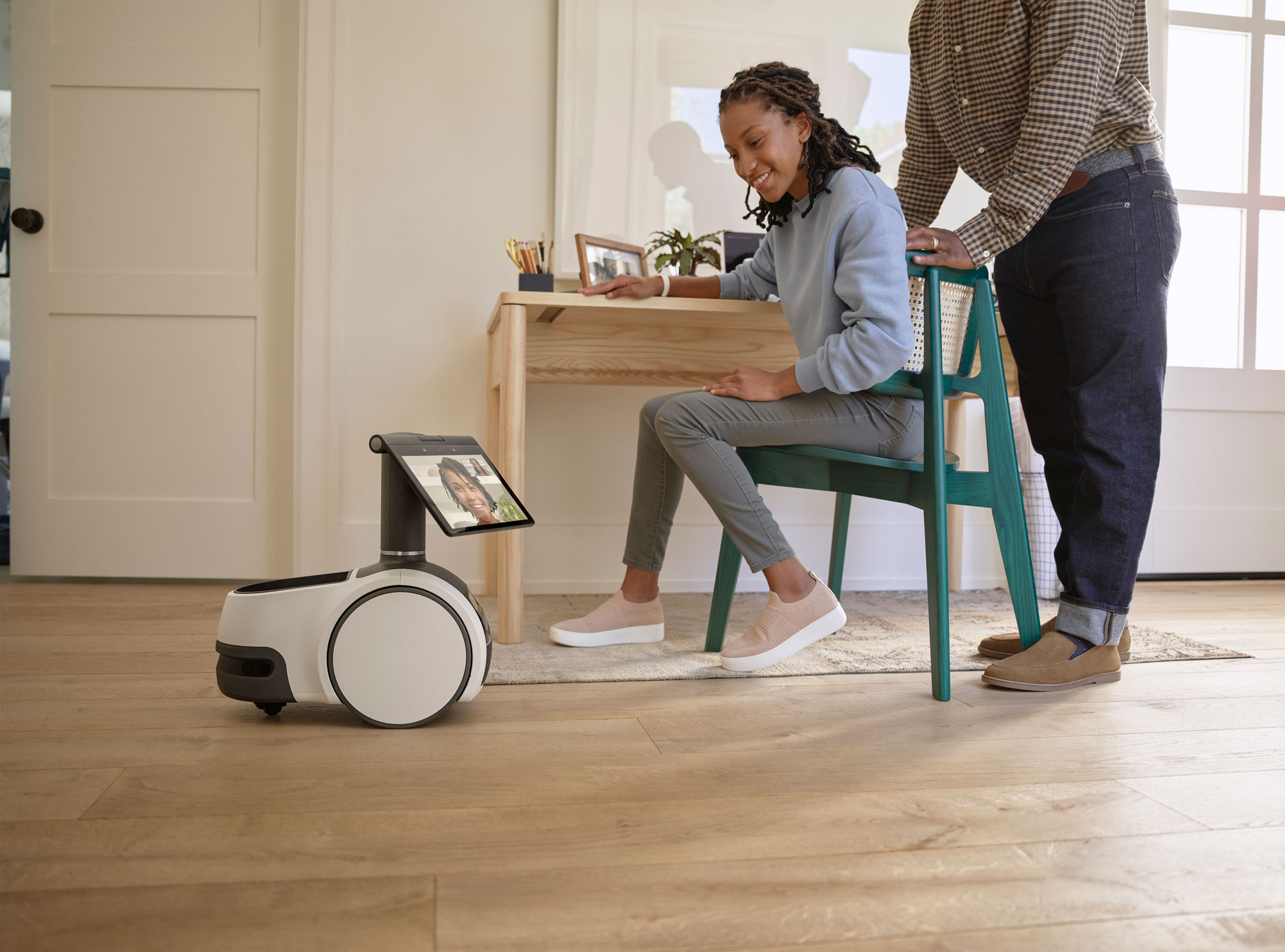 Astro è il primo robot autonomo per la casa! Ti segue
