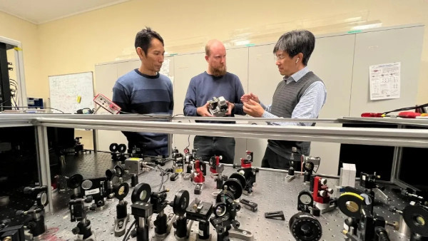 I professori dell'ANU che hanno sviluppato il progetto AQN