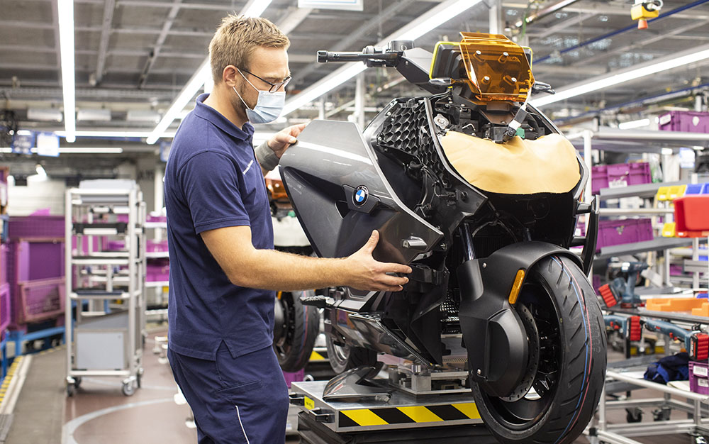BMW CE 04