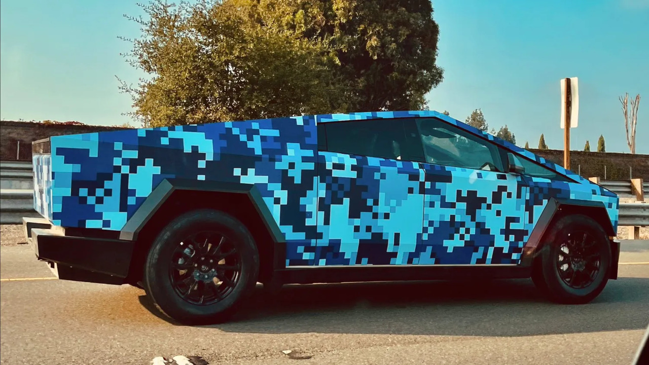 Tesla Cybertruck test e accessori