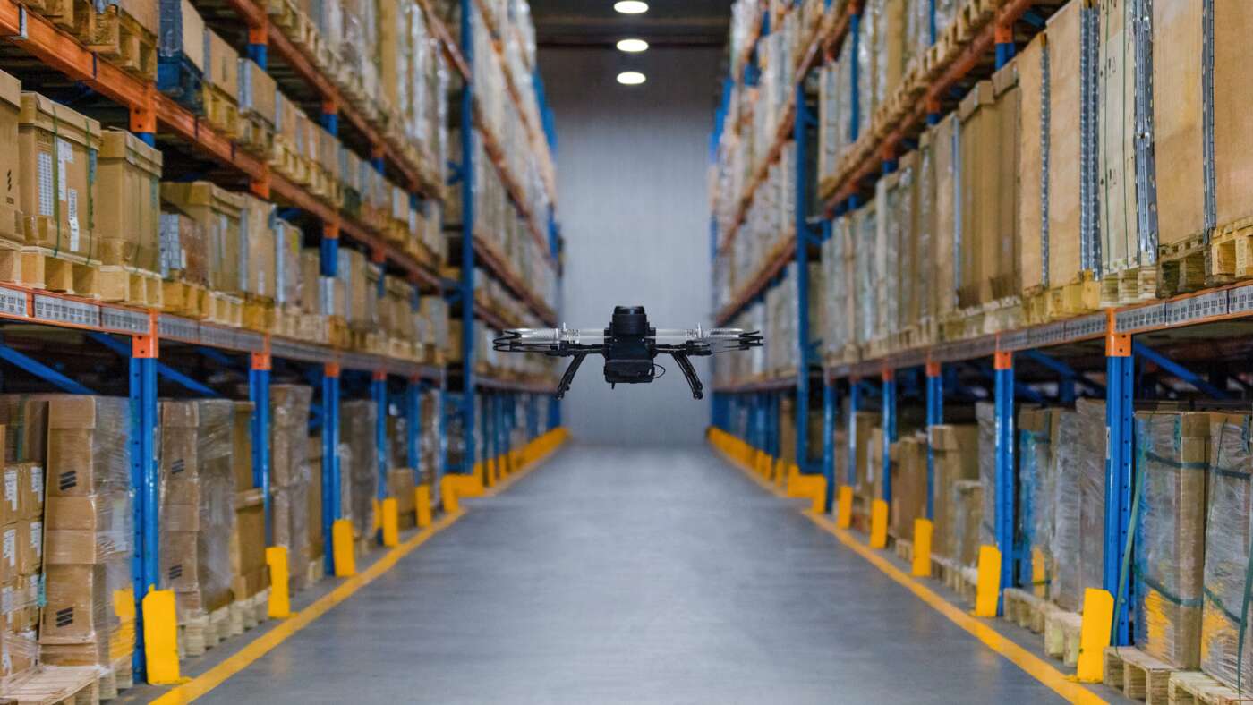 Ericsson_5G_Factory_Nanjing_drone_in_wharehouse