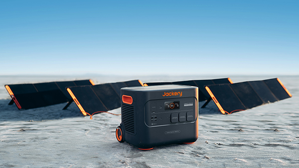 Jackery Explorer 3000 Pro pannelli solari SolarSaga 200 da 200 Watt