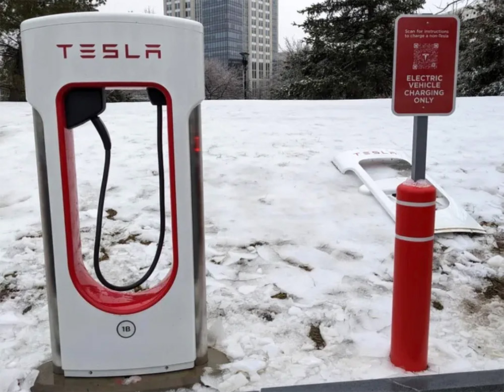 Tesla Magic Dock
