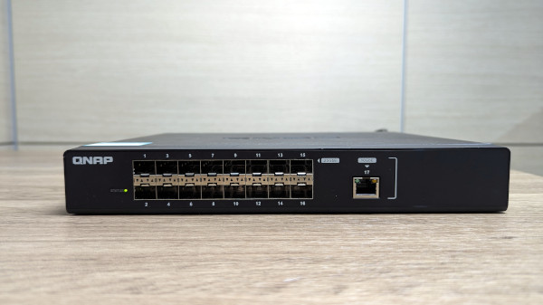 QNAP QSW-M5216-IT