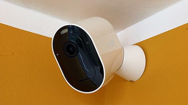 arlo_pro_4_1_s.jpg