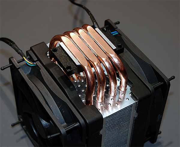 corsair_cebit2010_2.jpg (71452 bytes)