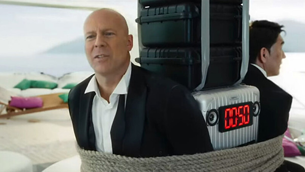 Bruce Willis in forma smagliante grazie al deep fake: l'attore firma con Deepcake
