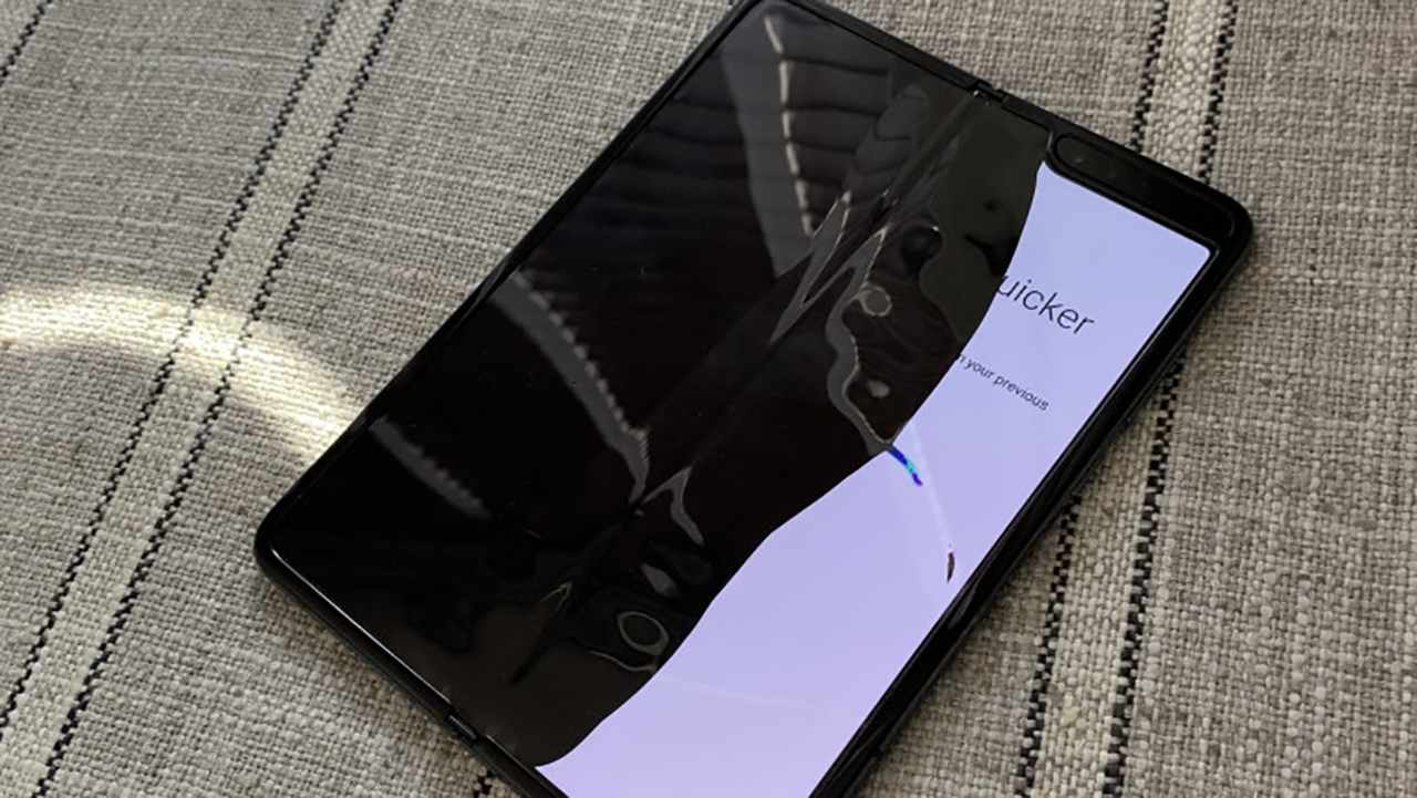 Samsung galaxy fold damage