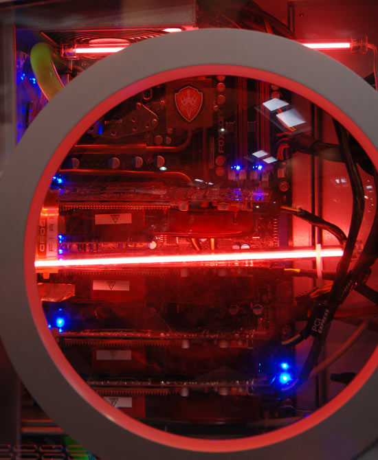 foxconn_cebit_3.jpg (72846 bytes)