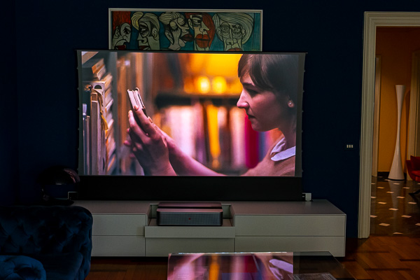 Leica Cine 1: proiettore 4K UST per il cinema a casa. Primo contatto