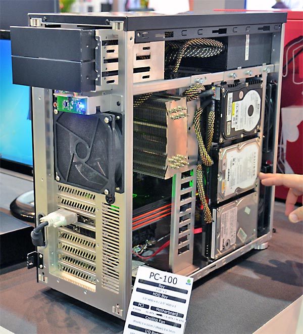 lian_li_computex_2011_1.jpg (78056 bytes)