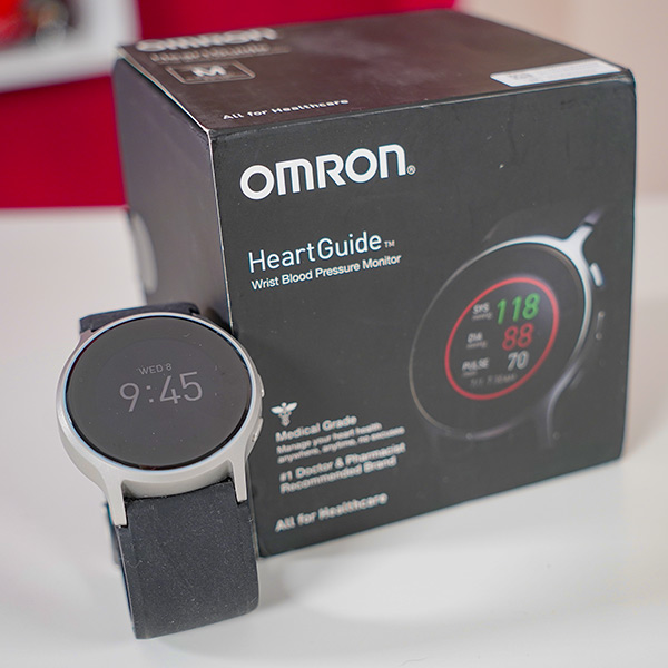 Omron HearthGuide: lo smartwatch che prova la pressione