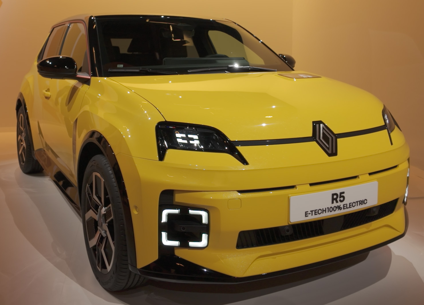 renault_5_etech_electric_2.jpg
