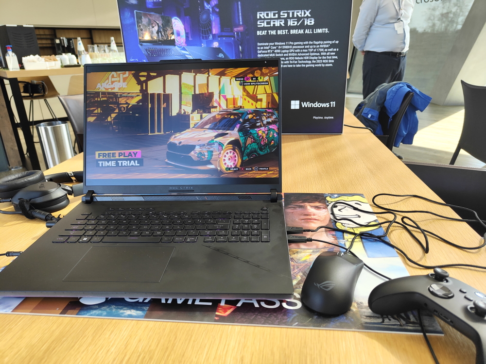 ASUS ROG Strix Scar