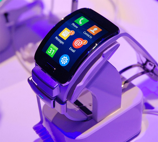 samsung_gear_s_ifa_1.jpg (79218 bytes)