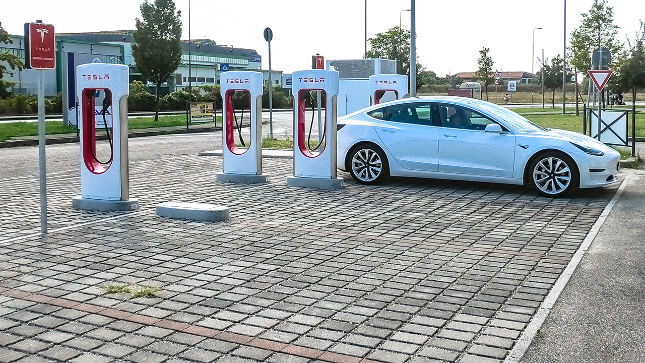 Tesla ricarica supercharger