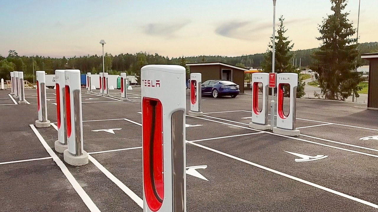 tesla_supercharger_720.jpg