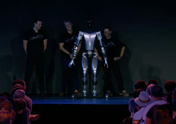 Tesla Bot, fra distopia e realt