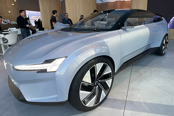 volvo_concept_recharge_1_s.jpg